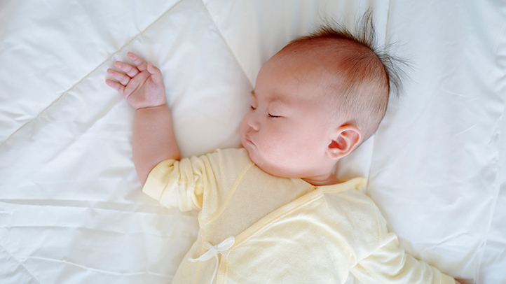 benefits of white noise for babies, baby sleeping in crib