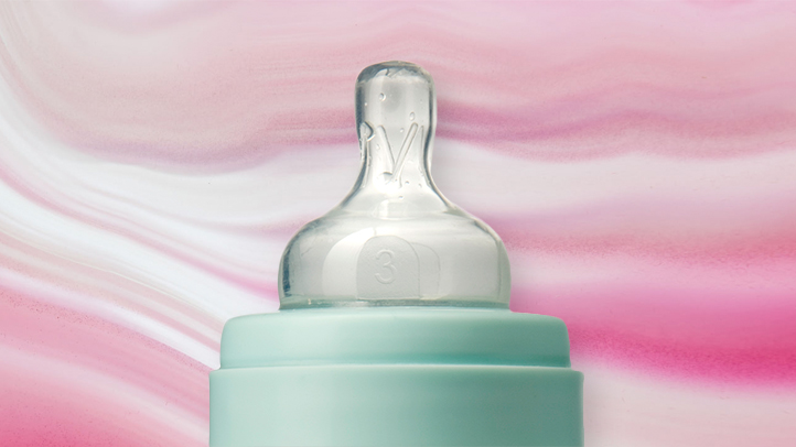 can breast milk change colors, bottle nipple with color change pink and white swirls in background