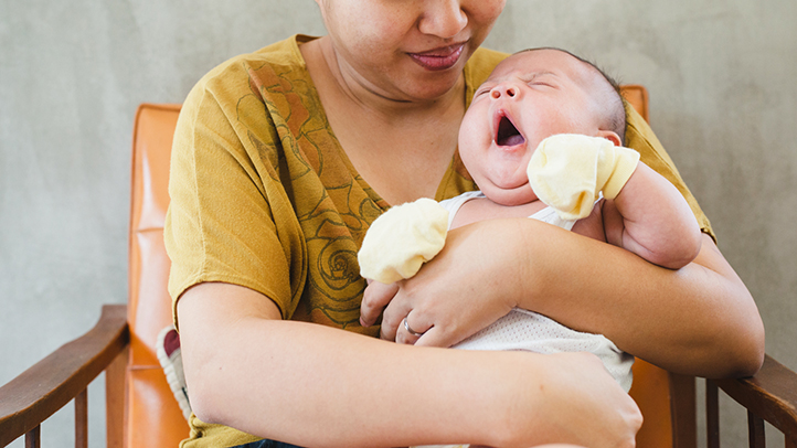 chair method of sleep training, mom holding yawning baby in chair