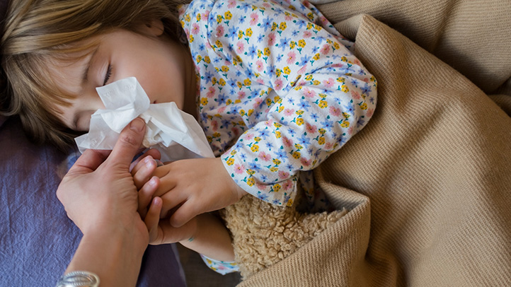 children's flu, sick baby in bed