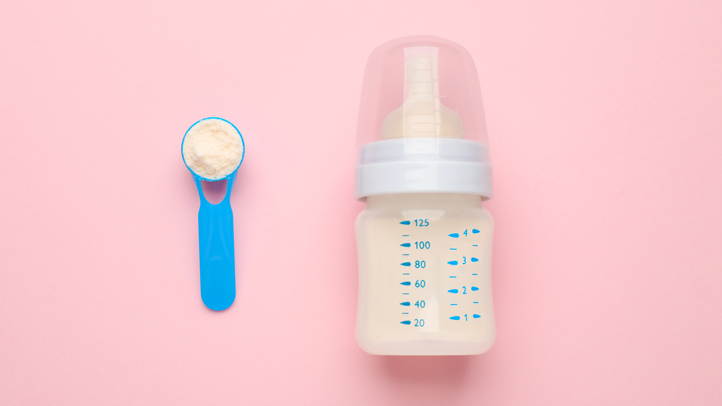 baby bottle and formula scoop, how to protect formula-fed baby from cronobacter