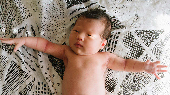 newborn baby, moro reflex, newborn reflexes