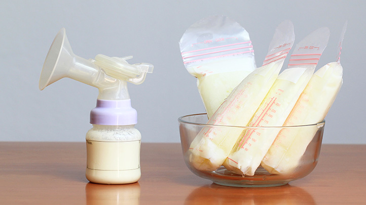 how to store breast milk, breast pump and bottle with bags full of breast milk