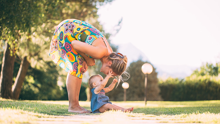 vitamin d in babies, mom kissing baby in the sun